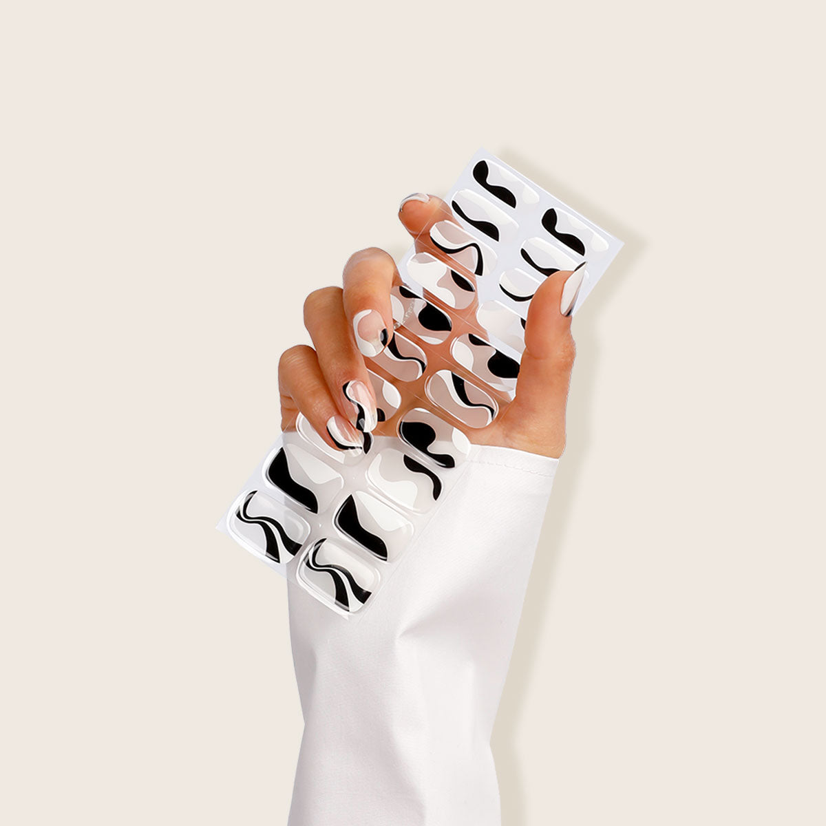 Feuilles à ongles en gel Emmi-Nail Black Waves 20 pièces.