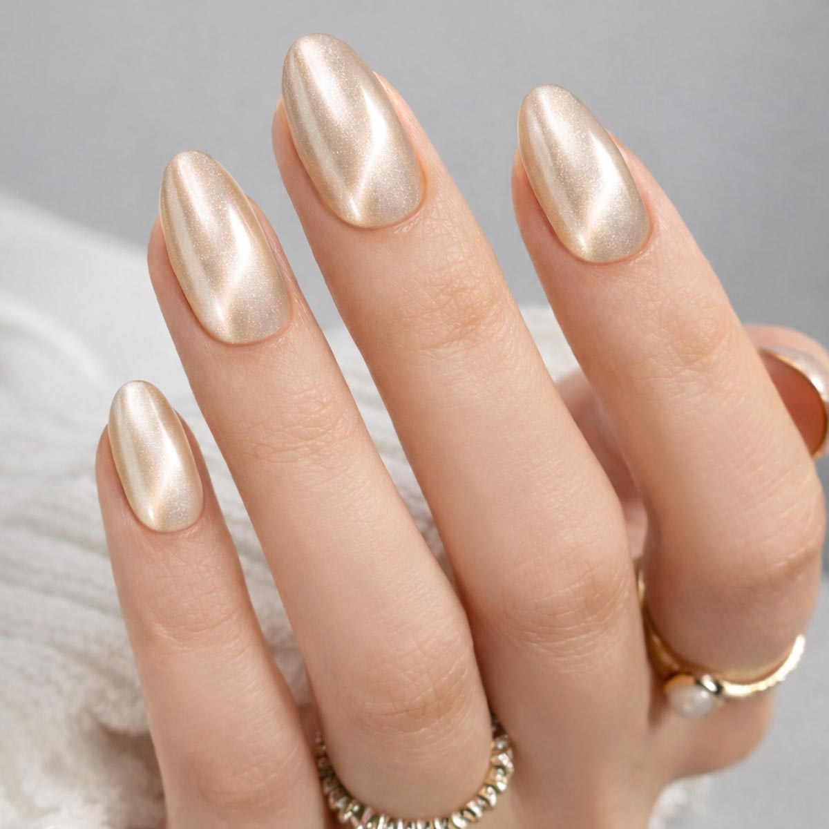 Shellac UV/LED varnish Magic Cat Eye Goldie -L559-