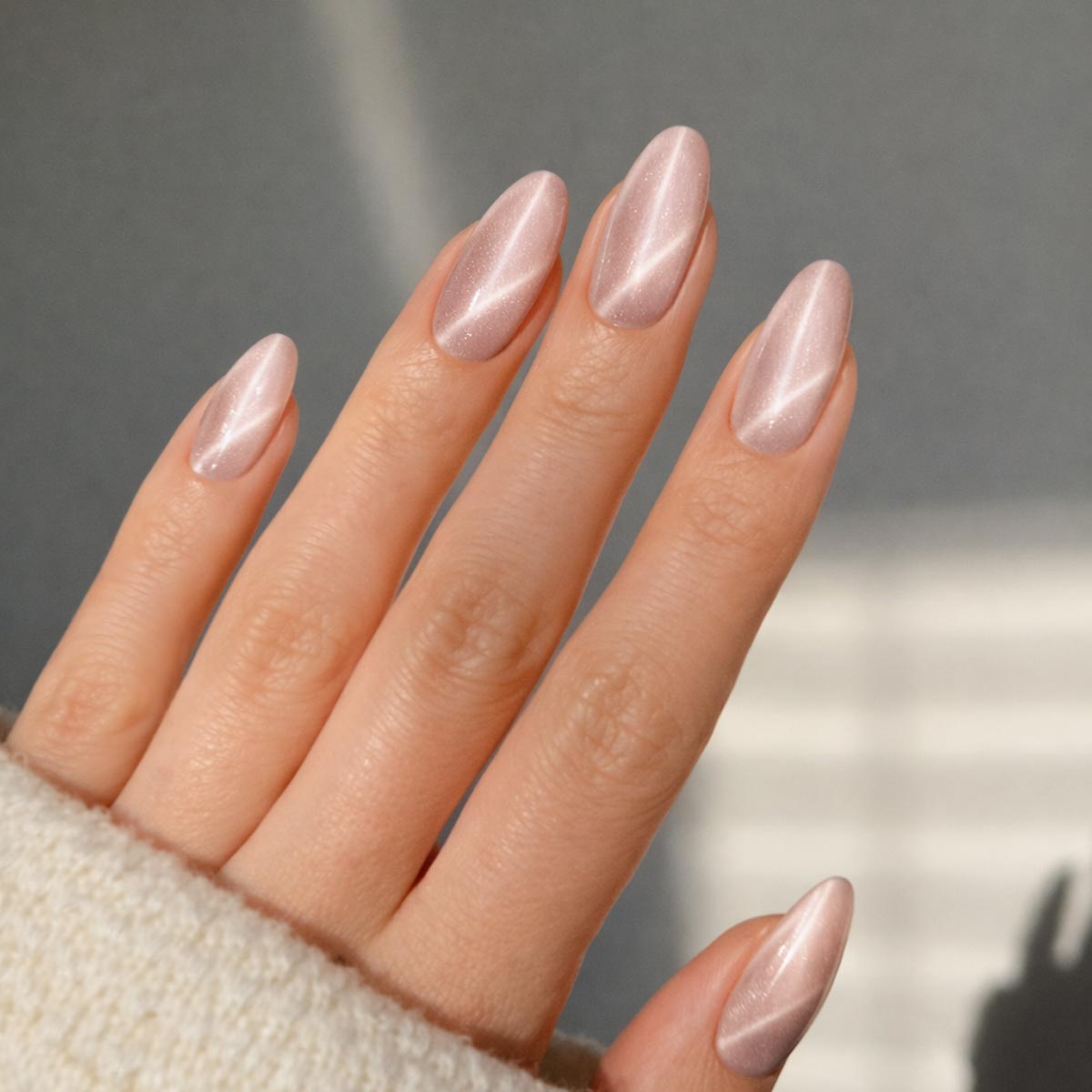 Shellac UV/LED varnish Magic Cat Eye Blush -L562-