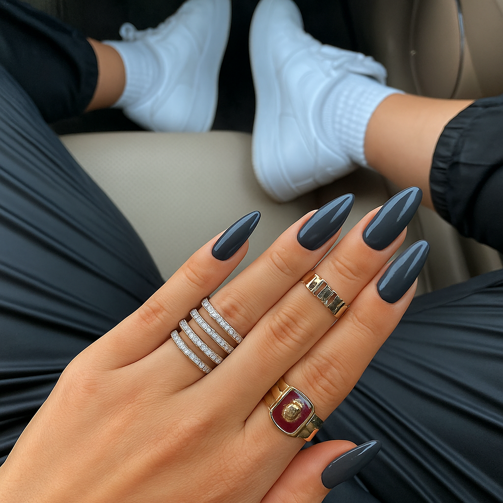 Shellac UV Polish Sirius Black 15ml -L061-