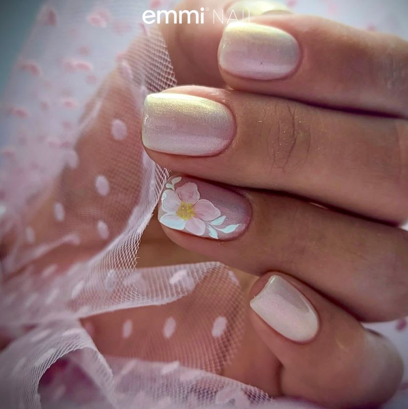 Japanische Nail Art mit Sakura Design